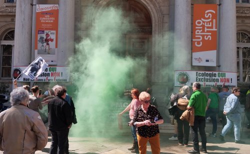 manifestation anti-ZFE du 6 avril 2025 devant la mairie d'Avignon
